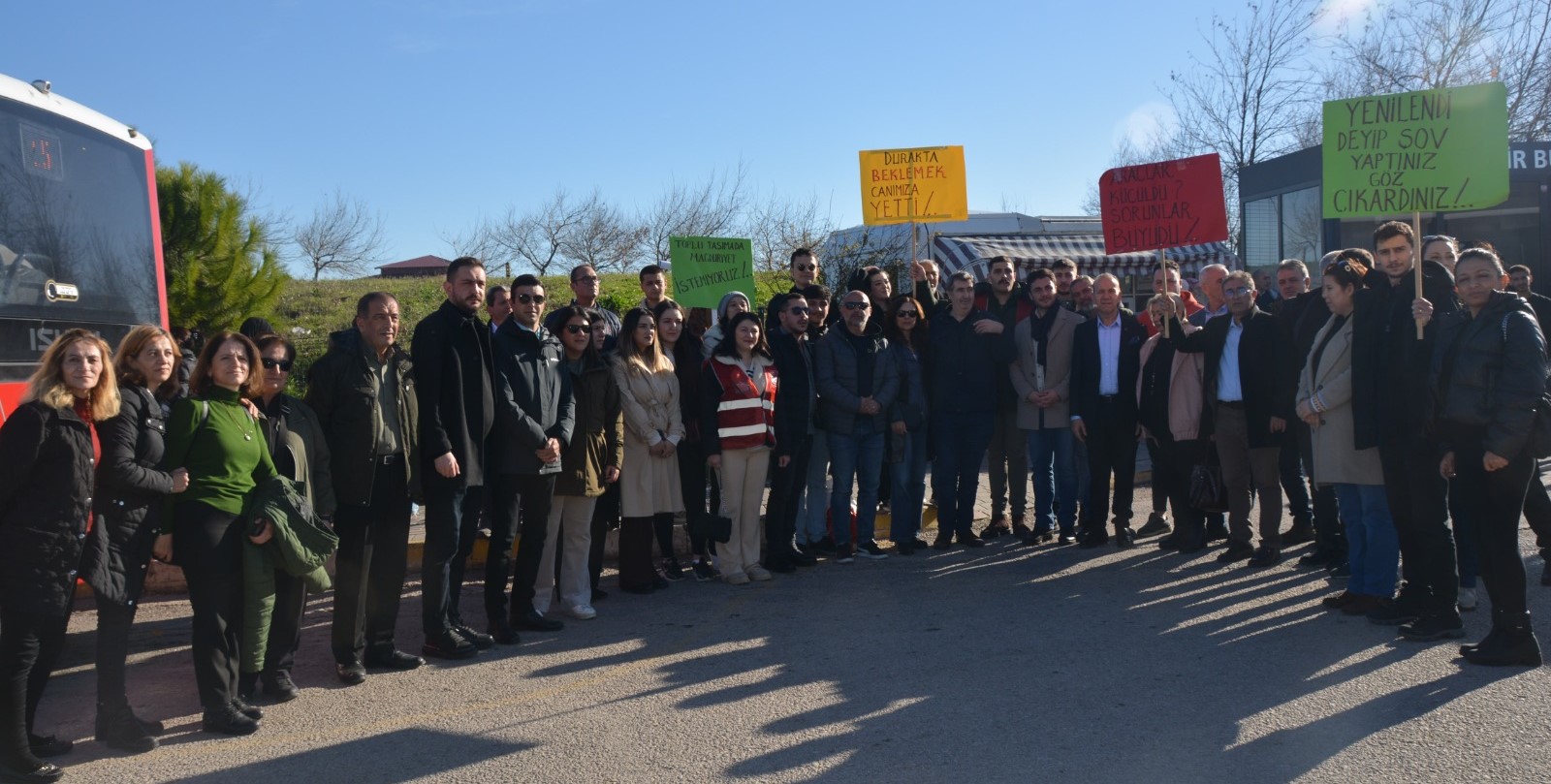 Bandırma’daki otobüs eyleminde tartışma çıktı CHP Bandırma İlçe Örgütü’nün, ulaşımında yaşanan sorunlara dikkat çekmek için