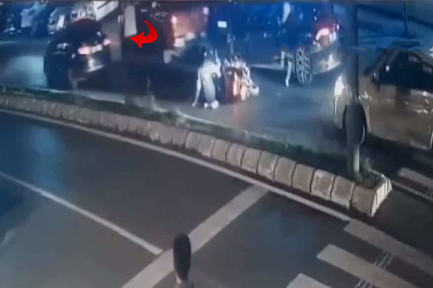 Beylikdüzü’nde trafikte yol verme nedeniyle tartışma yaşadığı sürücülere araçla geri