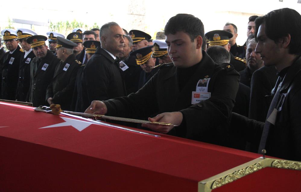 Piyade Teğmen Eril Alperen Emir son yolculuğuna uğurlandı Pençe-Kilit Operasyonu bölgesinde teröristlerce düzenlenen saldırıda şehit olan Piyade Teğmen