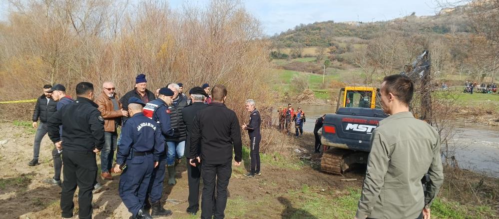 Susurluk’ta tarla sürmek için traktörle evden ayrılan genç kayboldu.Susurluk’a bağlı