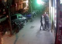 &nbsp;Şişli’de işlettikleri çiğköfteciye torpil atıp kaçan çocukları yakalayarak işyerinin deposunda