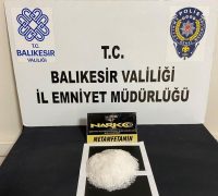  Balıkesir’de narkotik polisleri bir yolcu otobüsünde yaptıkları aramada bir yolcunun