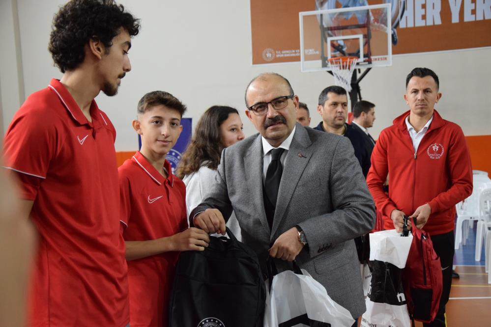 Balıkesir’de spora ve sporcuya tam destek Balıkesir Valiliği ve Balıkesir Büyükşehir Belediyesi’nin destekleriyle, Balıkesir’de spora yeni