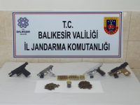  Balıkesir merkezli 4 ilde jandarma tarafından yapılan silah ve mühimmat