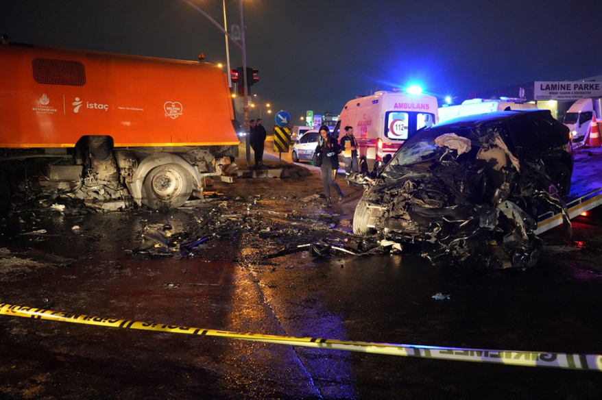 Esenyurt Hadımköy Bağlantı Yolu’nda kırmızı ışıkta geçen cip, İSTAÇ’a ait