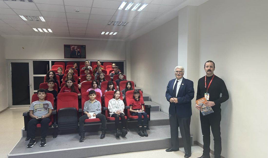 Gazeteci-yazar Önder Balıkçı, Bandırma Bahçeşehir Koleji, 5. sınıf öğrencileriyle gazetecilik