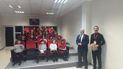 Gazeteci-yazar Önder Balıkçı, Bandırma Bahçeşehir Koleji, 5. sınıf öğrencileriyle gazetecilik