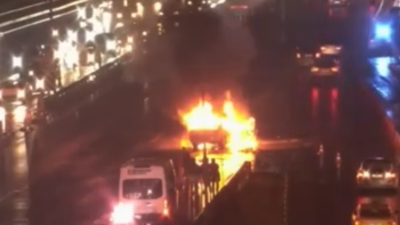 15 Temmuz Şehitler Köprüsü’nde araç alev alev yandı. Yer yer