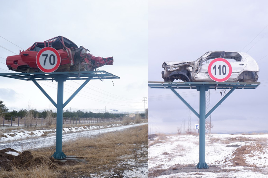 Erzurum’da trafik kazalarını önleme amacıyla yol kenarına kaza sonucu hurdaya dönmüş araçlar yerleştirilerek farkındalık oluşturuldu.Erzurum’da trafik kazalarını önlemek amacıyla, Emniyet