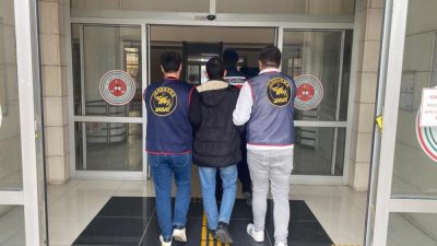 Edremit’te, kesinleşmiş 50 yıl hapis cezası nedeniyle aranan İ.K, jandarma