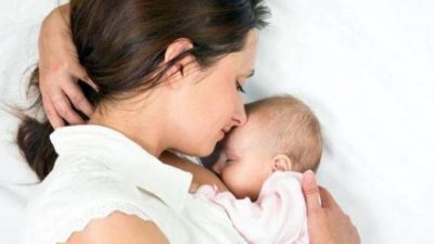 Anne sütü, yaşamlarının ilk ayları boyunca bebeklerin temel besin ihtiyaçlarını