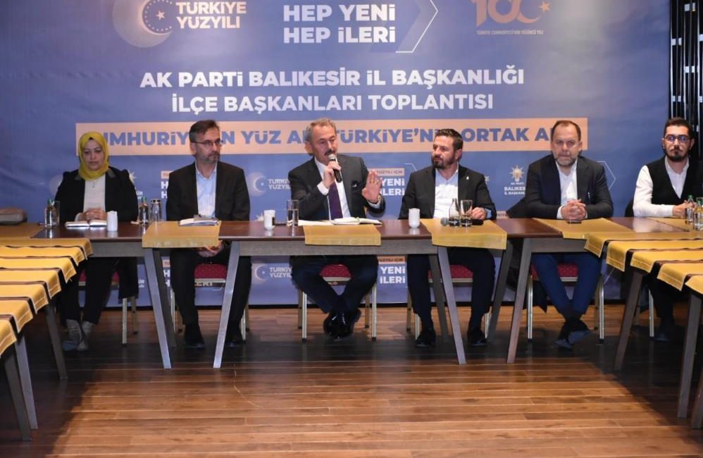 Aday belirlemede temayül yoklaması, anketler ve geçmiş seçim sonuçlarını bir