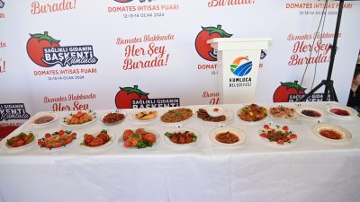 Antalya’nın Kumluca ilçesinde Kumluca’nın sağlıklı domatesleriyle hazırlanan ‘domates’ temalı yemek