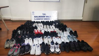 Bandırma’da evlere girerek dairelerdeki ayakkabıları çalan hırsız yakalandı.Edinilen bilgilere göre,