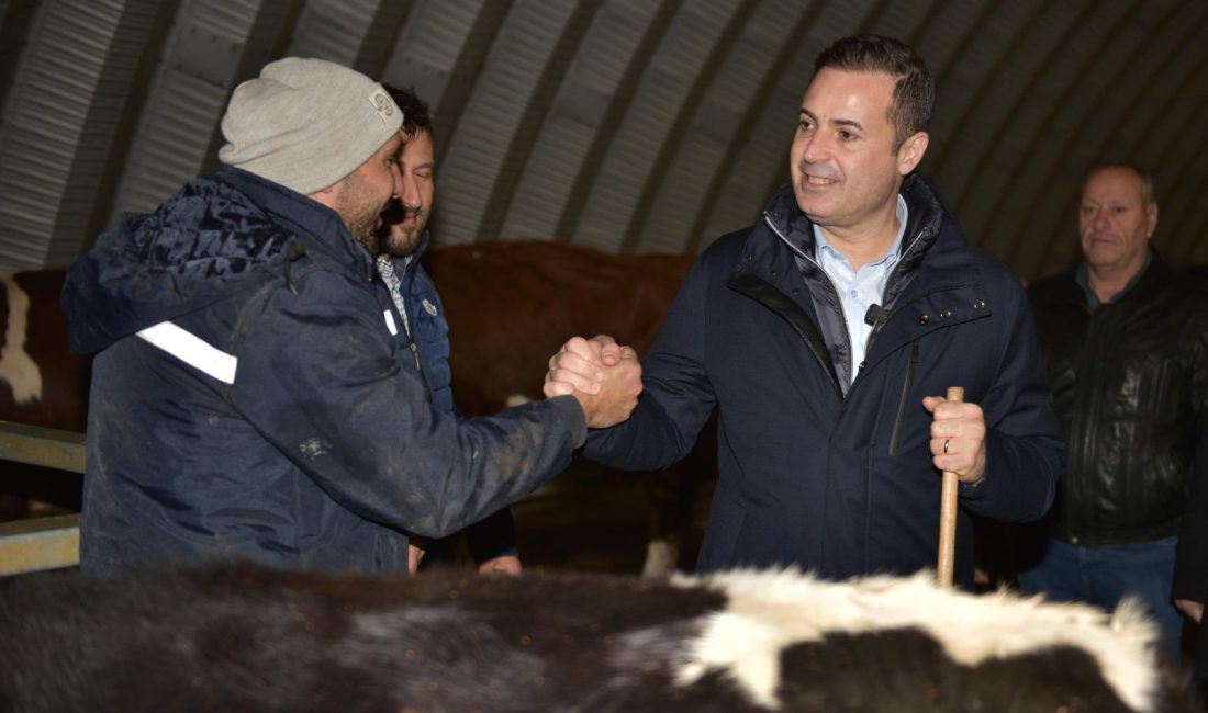 Aday Akın’dan üreticilere mezbaha ve et entegre tesisi sözü CHP’li Başkan Adayı Ahmet Akın, Balıkesir’in kırsal mahallelerinde hayvancılık yapan