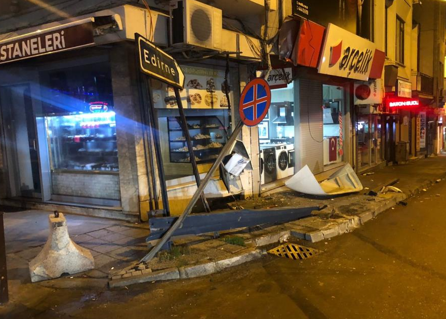 Edirne’nin Uzunköprü ilçesinde, alkollü bir sürücü tarafından meydana gelen trafik