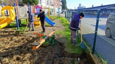 Altıeylül Belediyesi tarafından ilçe mahallelerinde bulunan parklarda temizlik ve bakım