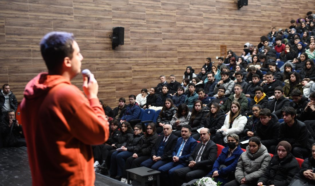 Altıeylüllü öğrencilere motivasyon semineri Altıeylül Belediyesi tarafından üniversite sınavına hazırlanan öğrencilere motivasyon semineri düzenlendi.Altıeylül