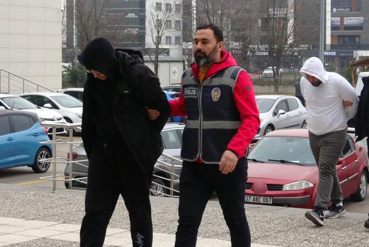 Bolu’da bir binanın deposundan yaklaşık 35 bin liralık ışıklandırma malzemesi