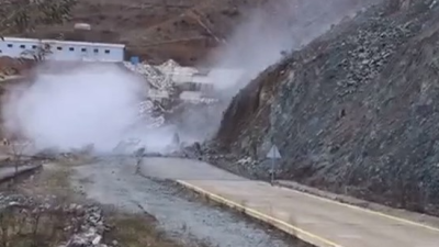 Artvin’de meydana gelen heyelan an be an görüntülendi.Alınan bilgiye göre,