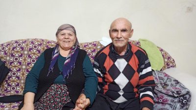 Kahramanmaraş’ta 55 yıldır evli olan yaşlı çift, mutluluklarıyla genç çiftlere