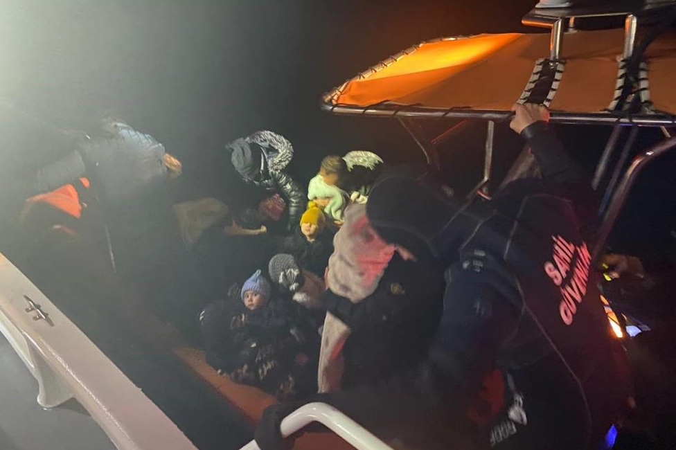 Ayvalık’ta yasa dışı yollarla Yunanistan’ın Midilli Adası’na gitmek isterken lastik