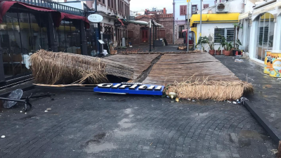 Ayvalık’ta şiddetli sağanak yağışın ardından zarar gören ev, iş yerleri,