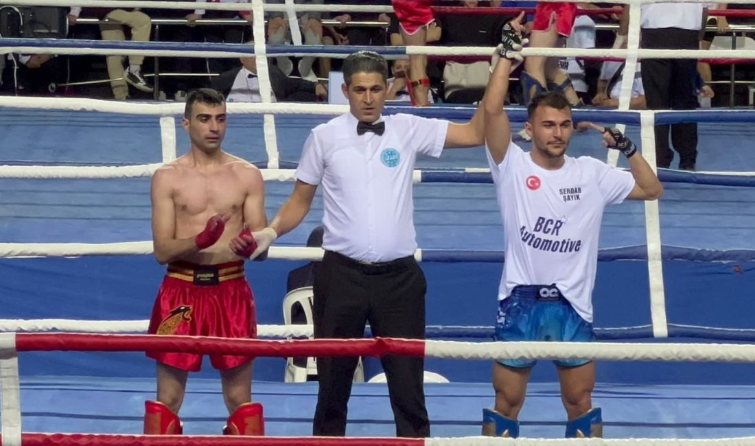 BAÜN öğrencisi Türkiye Şampiyonu oldu Balıkesir Üniversitesi (BAÜN) öğrencisi Serdar Şayık, katıldığı Türkiye Kick Boks