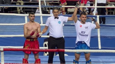 Balıkesir Üniversitesi (BAÜN) öğrencisi Serdar Şayık, katıldığı Türkiye Kick Boks
