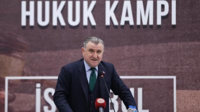 Gençlik ve Spor Bakanı Osman Aşkın Bak, gençlere Sivil Toplum