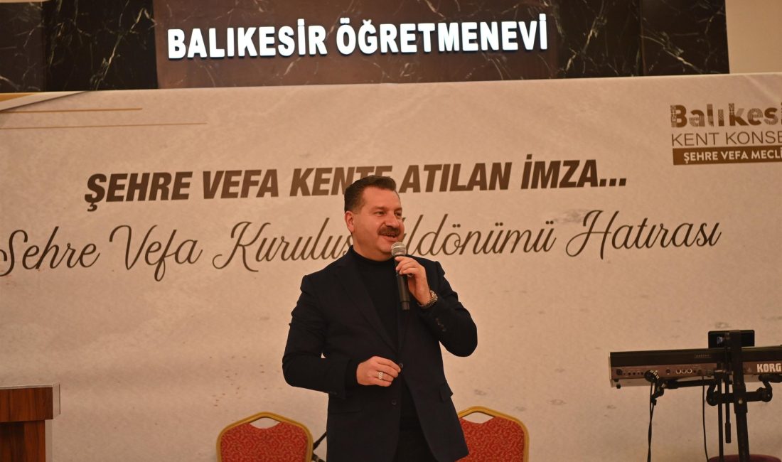 Balıkesir Kent Konseyi Şehre Vefa Meclisi 1 yaşında Balıkesir Büyükşehir Belediye Başkanı Yücel Yılmaz ile eşi Mehtap Yılmaz,