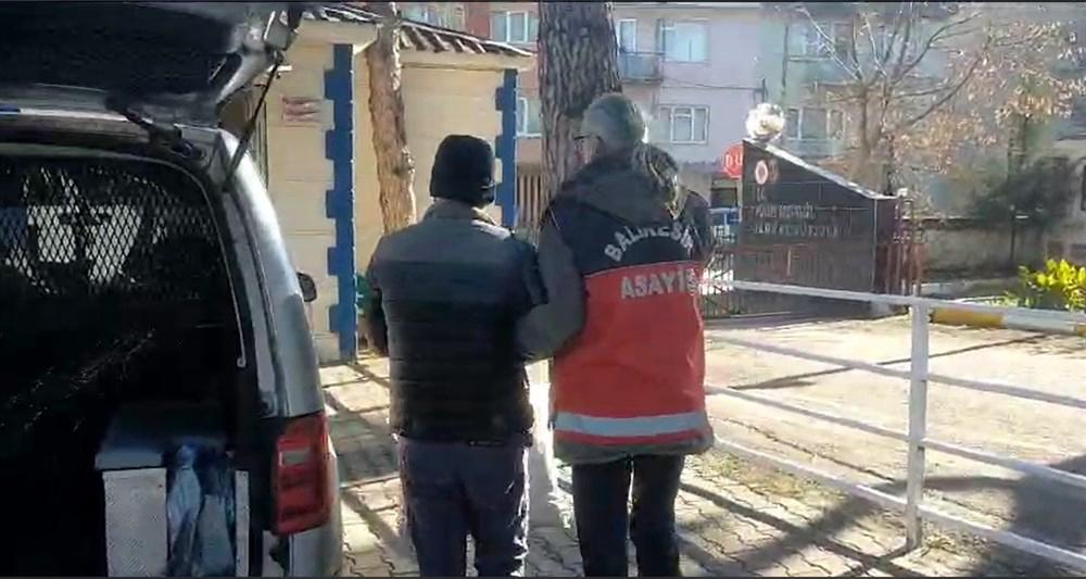 Balıkesir’de 30 ayrı suçtan aranan şahıs TOKİ’de yakalandı Balıkesir’de 30 ayrı suçtan aranan 26 yaşındaki şahıs yakalanarak adli