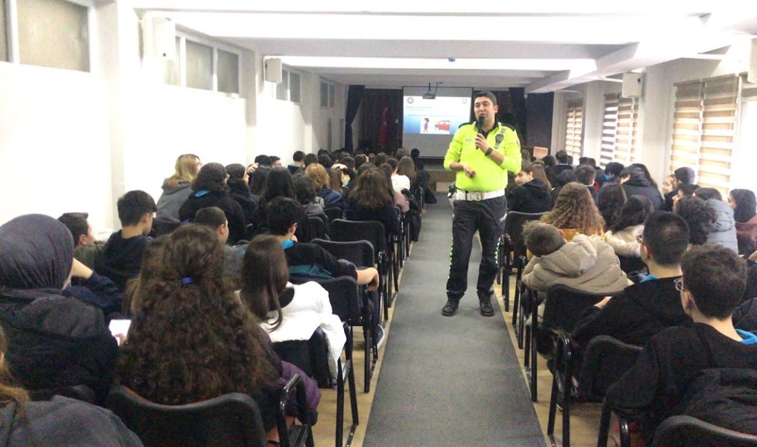 Balıkesir İl Emniyet Müdürlüğü tarafından toplam 704 öğrenciye okullarında trafik