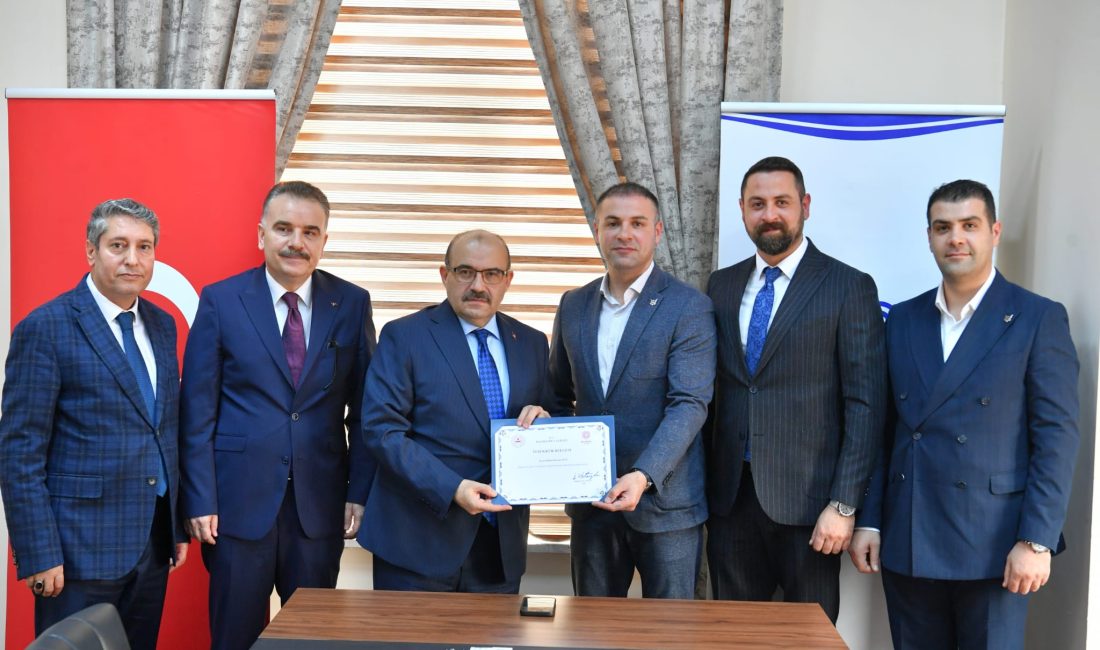 Balıkesir’de hayırseverlerin eğitime desteği sürüyor Balıkesir Valisi İsmail Ustaoğlu’nun katılımıyla, Girne Koleji ve Dağ Eğitim