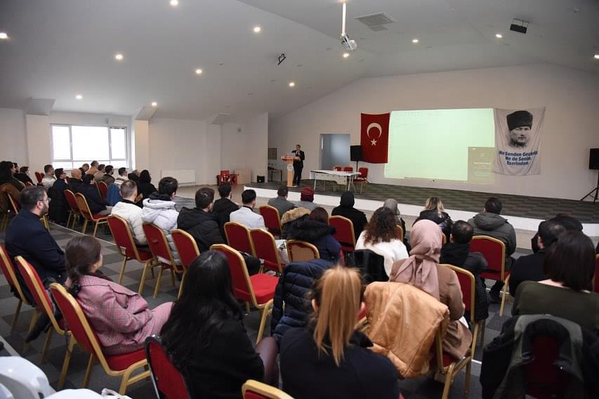 Balıkesir’de öğretmenlere uyum eğitimi semineri Balıkesir’de 15 Temmuz Şehitler Anadolu Lisesi’nde aday öğretmenlere yönelik gerçekleştirilen