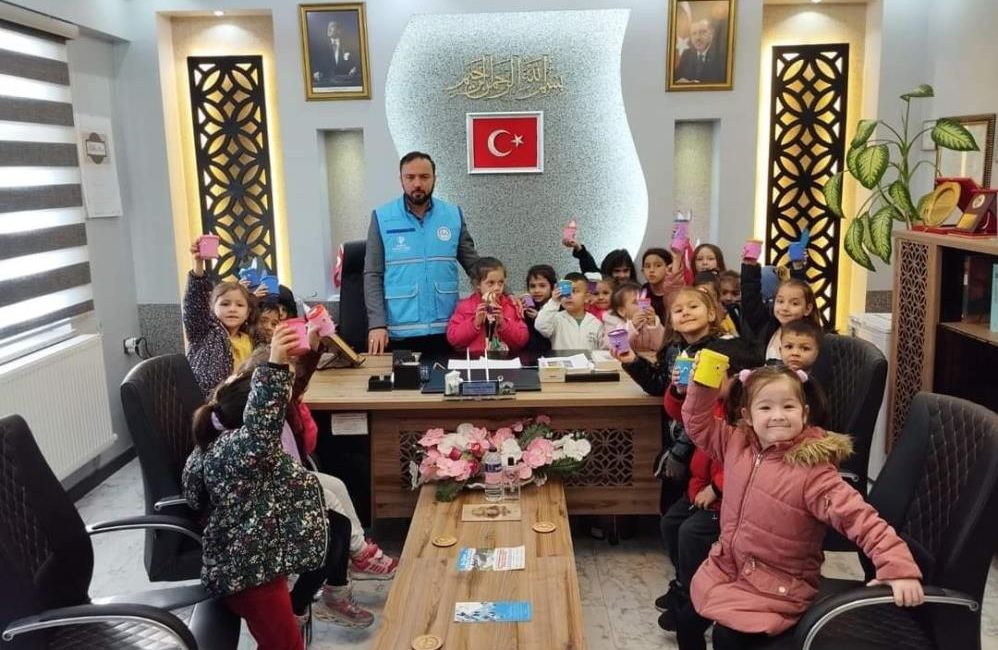 Balıkesirli Miniklerden Gazze’ye Anlamlı Bağış Balıkesir’de Kepsut İlçe Müftülüğüne bağlı İmam-Birliği 4-6 yaş Kur’an kursu