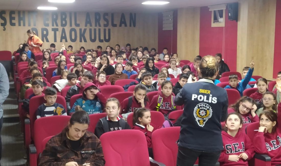 Balıkesirliler siber suçlar hakkında bilgilendirildi Balıkesir İl Emniyet Müdürlüğü Siber Suçlarla Mücadele Şube Müdürlüğü tarafından