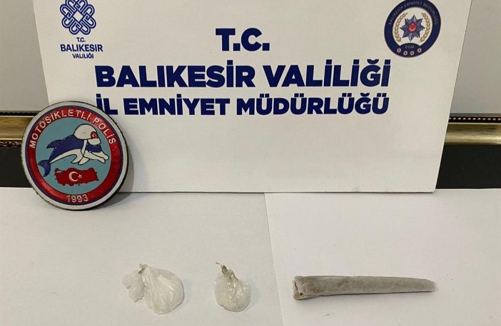 Bandırma’da Emniyet Müdürlüğüne bağlı motorize ekipleri, durumundan şüphelendiği 3 şahsın