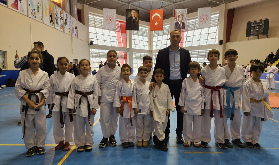 Bandırma, Karate İl Şampiyonası’ndan 15 madalya ile döndü Bandırmalı karateciler 15 sporcuyla katıldıkları yarışmadan 15 madalya ile dönerek