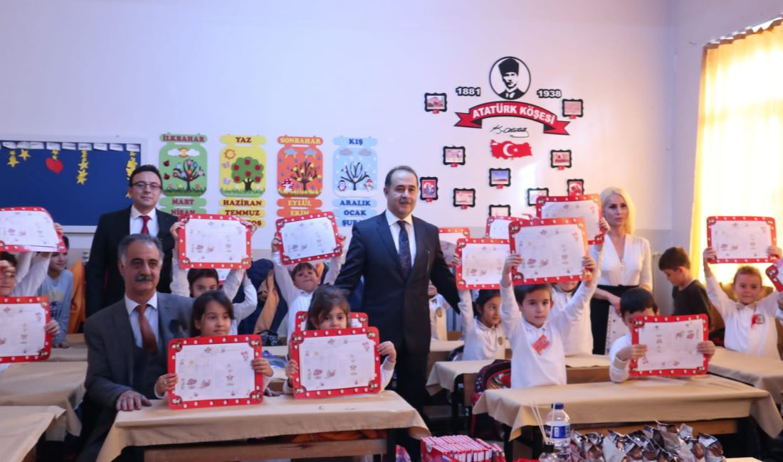 Bandırma’da 25 bin 300 öğrenci karne heyecanı yaşadı Bandırma’da 25 bin 300 öğrenci ve 2 bin 300 öğretmenin