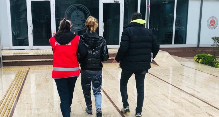 Bandırma İlçe Emniyet Müdürlüğü ekipleri Paşabayır Mahallesi’nde bulunan bir aparta