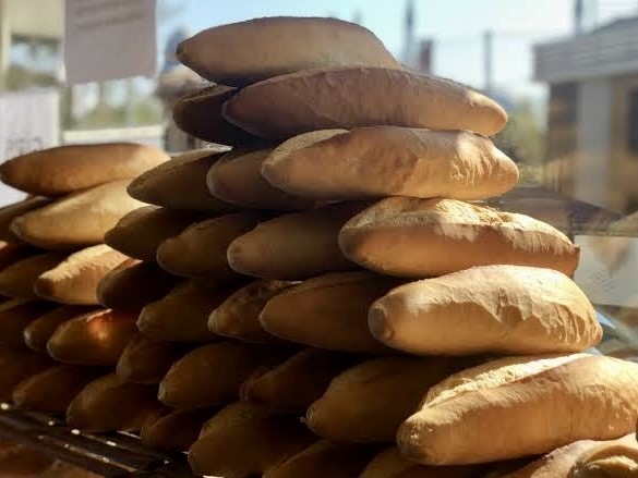 Bandırma’da ekmeğe zam geldi Bandırma’da ekmeğin gramajı 250’ye fiyatı ise 10 liraya çıktı. Yeni