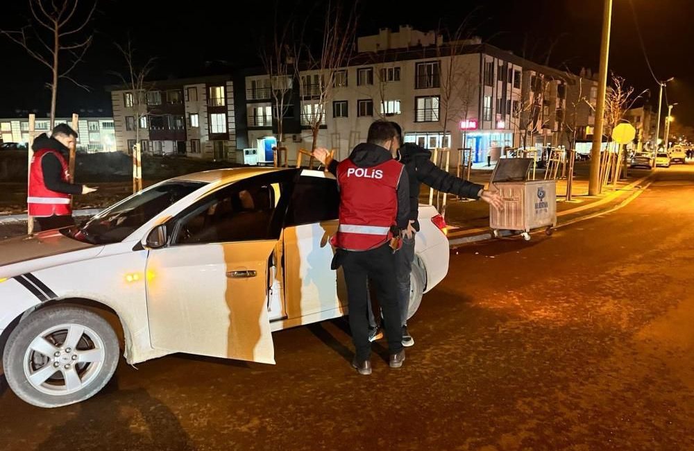Bandırma’da İlçe Emniyet Müdürlüğü’ne bağlı toplam 215 personelin katılımıyla “şok