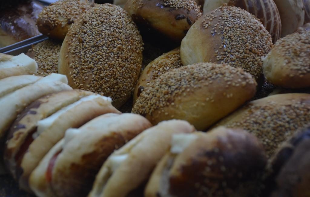 Bandırma’da poğaça ve simit fiyatlarına zam geldi Vatandaşları üzen bir zam haberi daha geldi. Ekmeğe gelen zammın