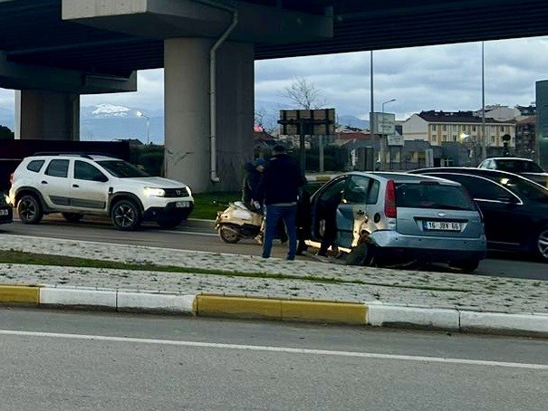 Bandırma’da trafik kazası: 2 yaralı Bandırma’da iki otomobilin çarpışması sonucu 2 kişi yaralandı.Bandırma Gönen Yolu