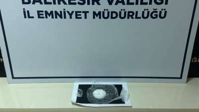 Bandırma’da uyuşturucu tabirlerine yapılan operasyonda 4 kişi yakalanarak göz altına