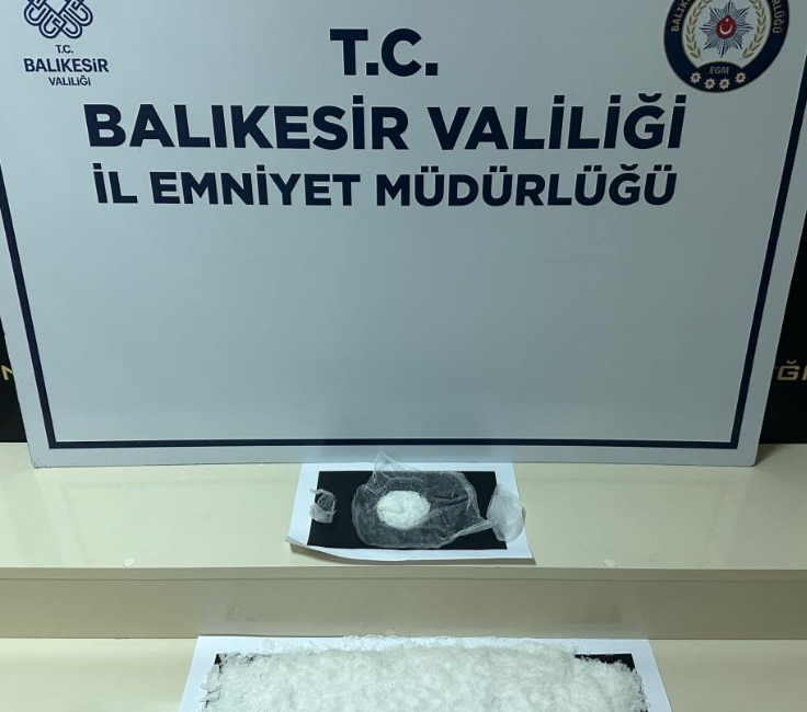 Bandırma’da uyuşturucu tacirlerine operasyon Bandırma’da uyuşturucu tabirlerine yapılan operasyonda 4 kişi yakalanarak göz altına