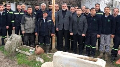 Kepsut Belediye Başkanı Cankul, kum ocağında çalışan personeli ziyaret ederek