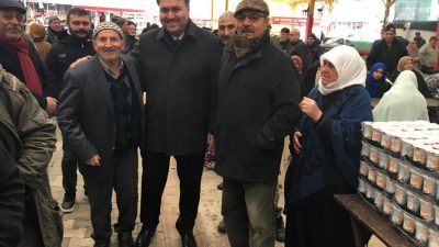 Havran Belediye Başkanı Emin Ersoy, Umre’ye gidecek vatandaşların düzenlediği hayra