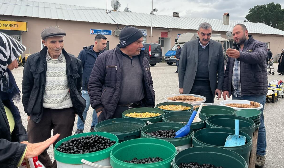 Başkan Gaga, esnafın sorunlarını dinledi Balya Belediye Başkanı Orhan Gaga, Kayalar Mahallesi Pazarı’nı ziyaret ederek